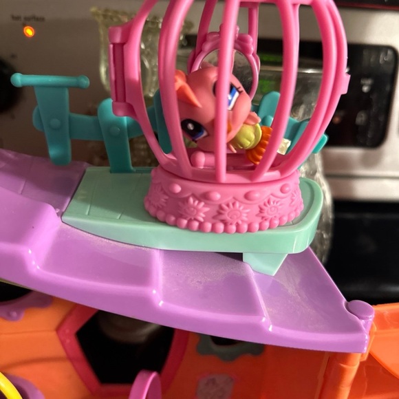Littlest Pet Shop Orange Playset Dolls - Picture 5 of 12